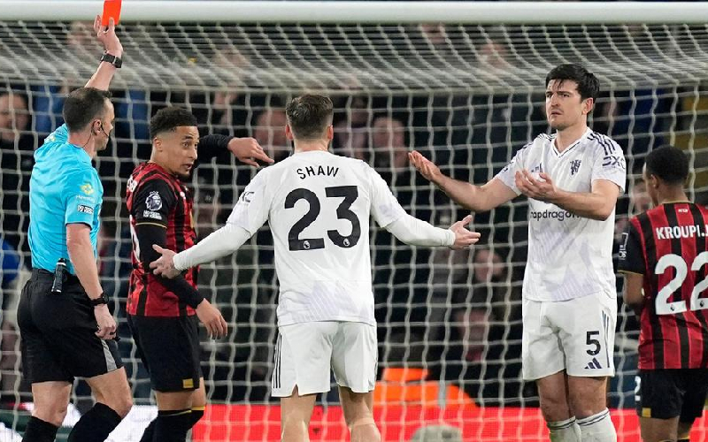 ม็กไกวร์โดนใบแดงในเกมที่แพ้